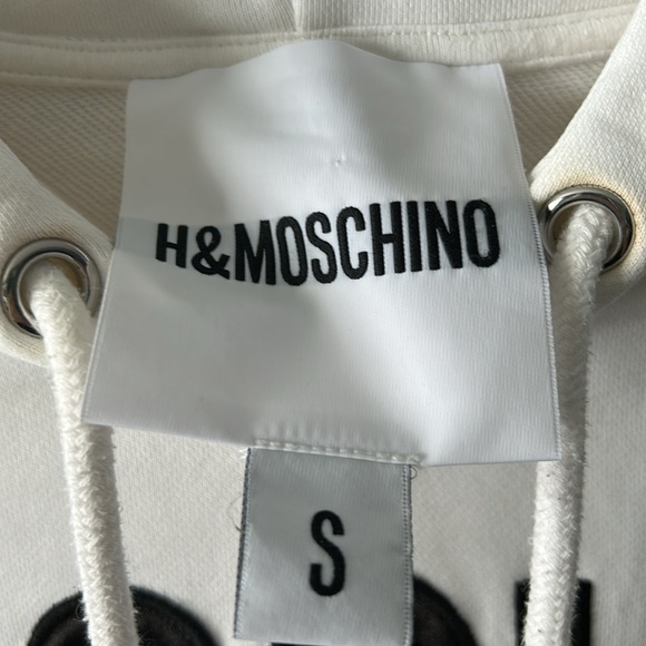 Moschino H&M Disney Collaboration Hoodie 2018 Release - Picture 12 of 17